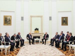 خلال لقائه بوتين.. عباس يجدد مطالبه بوقف الاستيطان الإسرائيلي