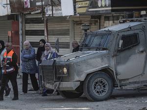 اعتقالات واقتحامات بالضفة واعتداءات للمستوطنين تطال منازل وممتلكات الفلسطينيين