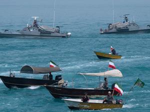 ترامب يدرس الخيارات العسكرية ويؤكد بقاء باب التفاوض مع إيران