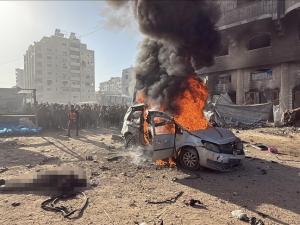 الجيش الإسرائيلي يقتل فلسطينيين اثنين وسط غزة ويقصف برفح