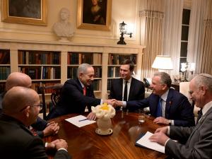 نتنياهو يبحث الملف الإيراني مع ويتكوف وكوشنر في واشنطن