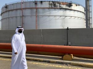 أيام عصيبة لاقتصادات الخليج... النفط والتجارة في مرمى الصواريخ