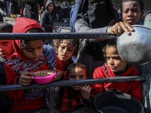 "أونروا": تجنّب المجاعة في غزة يرتبط بتوفر إرادة سياسيّة حقيقيّة