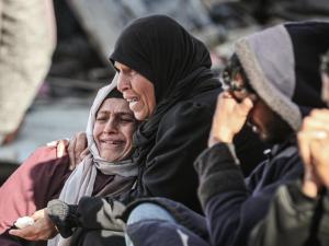 إسرائيل تستثمر حرب إيران لتكريس السيطرة على غزة