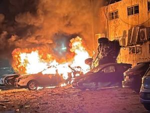 3 رشقات صاروخية إيرانية وسقوط شظايا واندلاع حرائق بعدة بلدات إسرائيلية