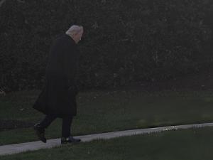 تقرير: ترامب أعلن عن تقدم المحادثات بعدما حصل على موافقة خامنئي لإنهاء الحرب