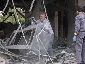  إيران تعلن مقتل قائد بحريتها وتهدد باستهداف قادة