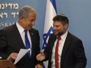 سموتريتش يعمل لسن قانون لاستخدام الضرائب الفلسطينية في تخفيف الغلاء في إسرائيل