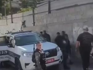 الاحتلال يعتقل وزير القدس ويصادر اموال من اسرى محررين بحجة انها اموال من السلطة