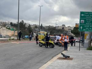 الاحتلال يعتقل فتى بزعم تنفيذه عملية طعن في مستوطنة "النبي يعقوب" ببيت حنينا