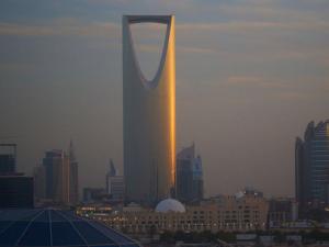 دوي انفجارات في الرياض وإنذارات مع تصاعد الهجمات الحوثية