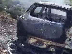 نابلس: مستوطنون يعتدون على فلسطيني ومنازل آخرين ويحرقون مركبة