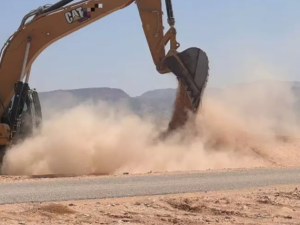 بدلًا من السياج.. جيش الاحتلال يبدأ حفر خندق على طول الحدود مع الأردن