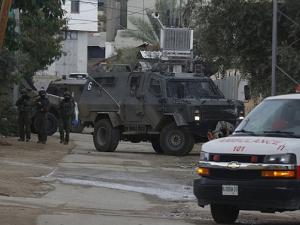 وسط مواجهات واشتباكات: الاحتلال يشن حملة اعتقالات بالضفة