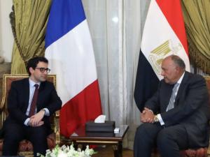 رويترز: استئناف مفاوضات وقف إطلاق النار خلال ساعات في القاهرة.. وأهالي الأسرى الإسرائيليين يتظاهرون ضد  نتنياهو 