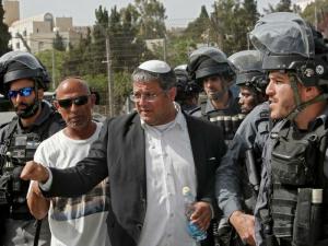 بن غفير يدافع عن قتلة عمال الإغاثة في غزة.. انتقد قرار معاقبتهم وطالب جيش الاحتلال بالدفاع عنهم 