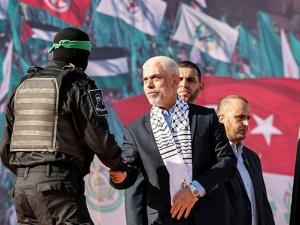 قيادي بحماس لـ"العربي الجديد": لدينا 30 ضابطا إسرائيليا والسنوار يمارس عمله قائدا للحركة على الأرض