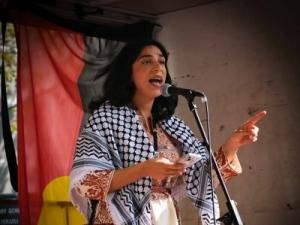 شابة فلسطينية تقود “الحراك الطلابي” في أستراليا ضد الاحتلال.. دانا الشاعر: أمضيت حياتي تحت سيطرة الاحتلال