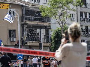 كاتس: إذا واصلت إيران إطلاق الصواريخ فـ"ستحرق طهران"