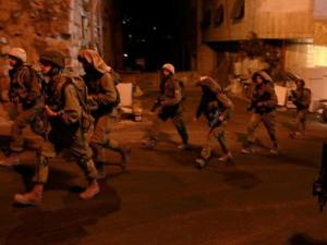 الاحتلال يشن حملة بالضفة والقدس ويعتقل 24 مواطناً