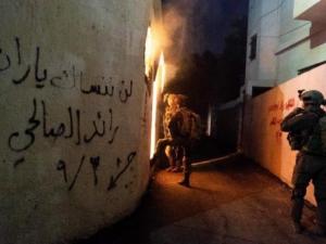 الاحتلال يعتقل ثلاثة مواطنين بينهم قيادي بالجبهة الشعبية من نابلس