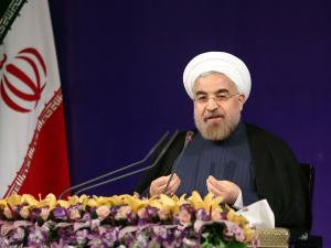 روحاني يدعو لإنهاء عزلة إيران