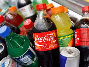 ضريبة على المشروبات الغازية لمكافحة بدانة الأطفال