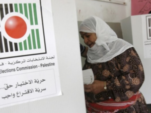 ورقة حقائق: قانون الانتخابات يحرم 63 % من الفلسطينيين الترشح للرئاسة