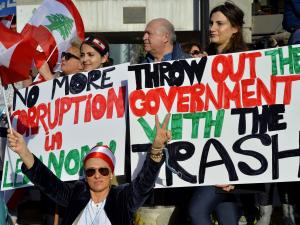 لبنان: احتجاجات على أزمة النفايات