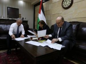 اشتية: تشكيل لجنة مختصة لدراسة رواتب جميع الموظفين