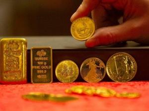 الذهب يهبط مع ارتفاع الدولار