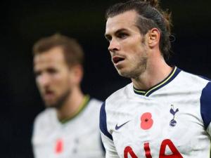 ليفربول وحيدا في الصدارة.. وبيل يسجل أول أهدافه
