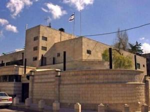 نزاع بين بينيت ونتانياهو حول "المنزل".. غضب وجدل محتدم