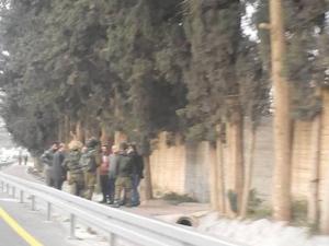 الاحتلال يحاصر مدرسة اللبن