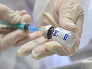 شركات إنتاج اللقاحات تبدأ بتطوير لقاح مضاد لـ"أوميكرون"