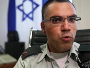 خبير إعلامي: لا تتفاعل مع حسابات متحدثي الاحتلال لهذا السبب