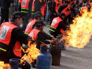 الدفاع المدني اطفاء حريق 