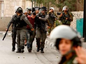 مواجهات بالضفة واعتقالات بالقدس واطلاق نار بغزة