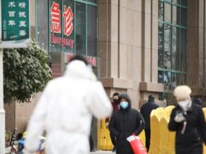 وفيات كورونا ترتفع إلى 811 والصحة العالمية تنتدب فريقا للصين