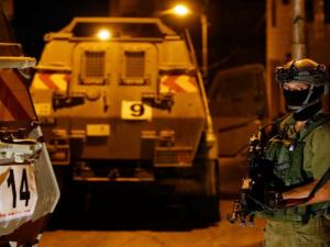 قوات الاحتلال تقتحم عدد من المدن الفلسطينية وتقوم بحملة اعتقالات