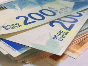 مستشار اشتية: لدينا عجز بالموزانة يقدر بـ300 إلى 400 مليون شيكل شهرياً