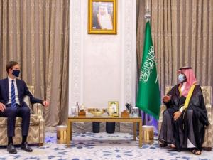 كوشنير يسعى لإقناع المزيد من دول الخليج للتطبيع مع إسرائيل