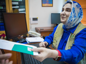 بقيمة 90 ألف دولار «عطاء فلسطين» توزع مساعدات غذائية ومالية للأيتام والأسر العفيفة