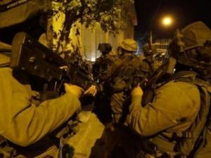 بينهم فتاة.. اعتقال 8 مواطنين من الضفة المحتلة