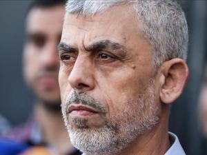 السنوار يلوح بالقوة العسكرية ويؤكد: بلغ السيل الزبي