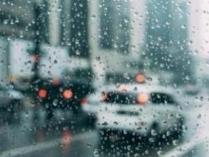 حالة الطقس: جو عاصف وماطر وانخفاض درجات الحرارة