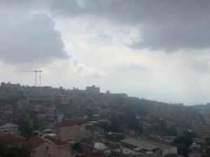 حالة الطقس: غائم جزئي وبارد نسبيا