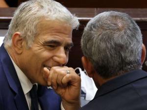 لابيد يدعو نتنياهو لحضور لقاء حول العملية العسكرية ضد غزة