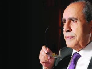 وفاة الشاعر الفلسطيني عز الدين المناصرة