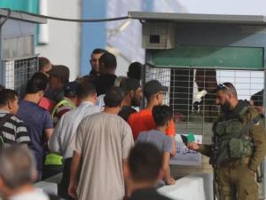 احتجاجات للعمال الفلسطينيين عند معابر الاحتلال